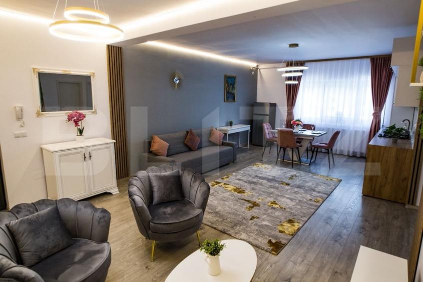 Apartament cu 3 camere semidecomandat, mobilat în Central