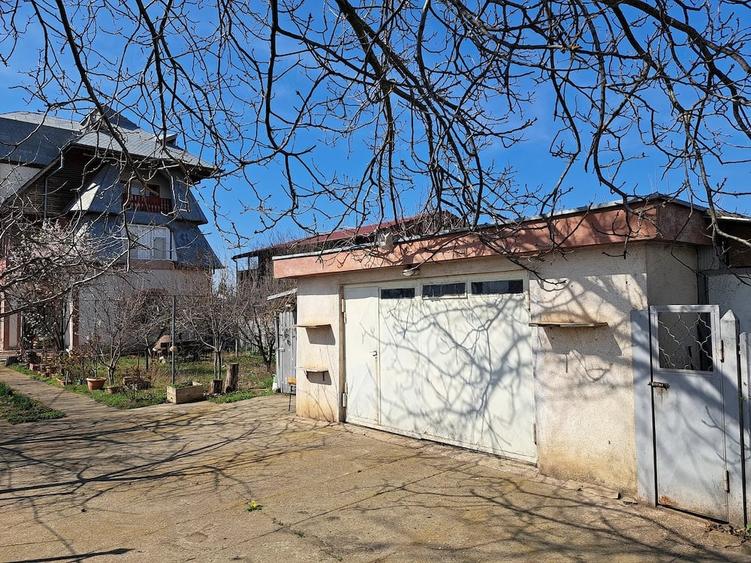 Casă cu 2 camere cu Teren 1000 Mp în Vânători