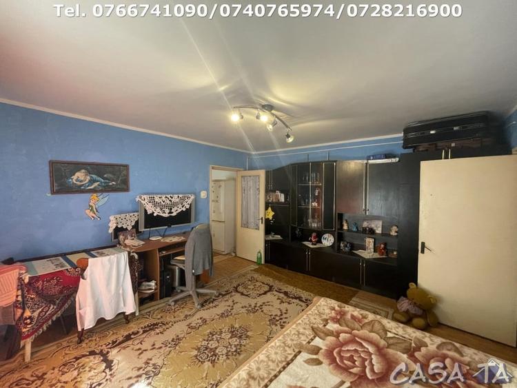 Apartament cu 2 camere semidecomandat, mobilat în Debarcader