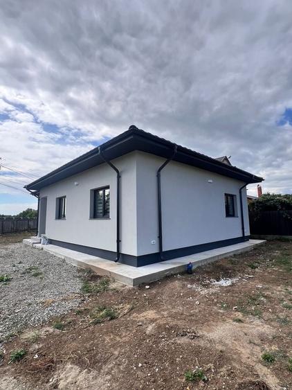 Casă cu 4 camere în Boșteni