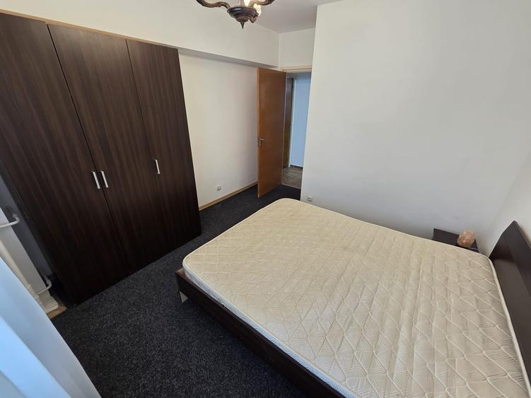 Apartament cu 2 camere semidecomandat în Văcăresti