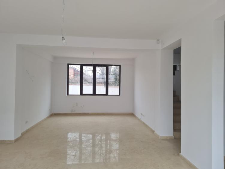 Casă cu 4 camere cu Canalizare în Exterior Vest
