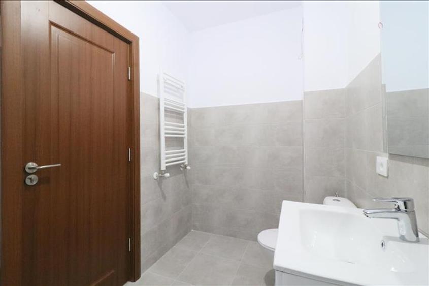 Apartament cu 4 camere decomandat în Păcurari
