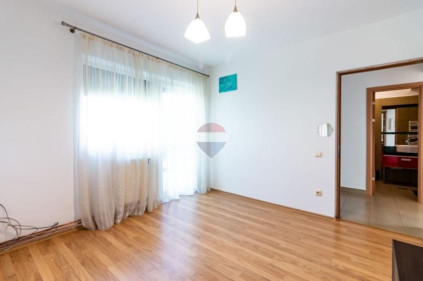 Casă individuală cu 6 camere cu Teren 238 Mp în Corbeanca