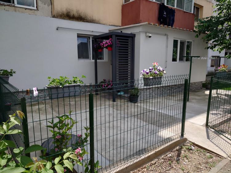 Apartament cu 2 camere decomandat în Micro 11