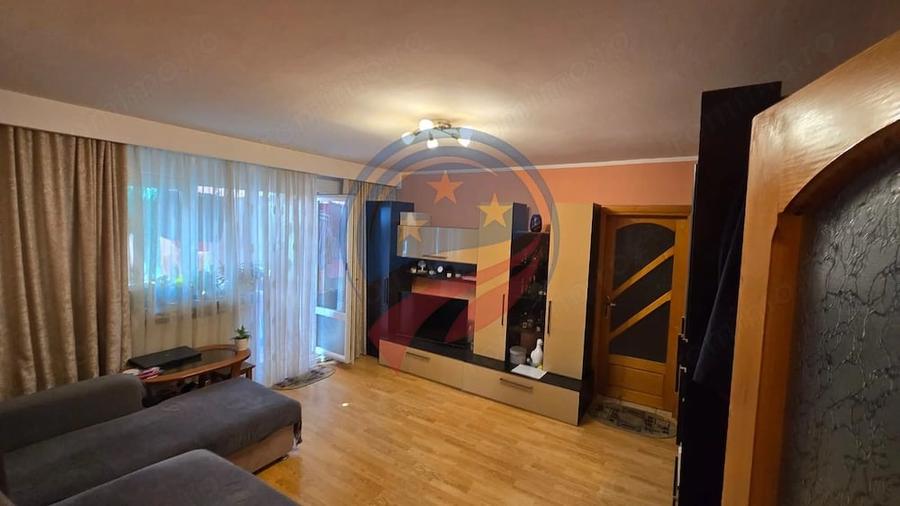 Apartament cu 2 camere semidecomandat în Craiovița Nouă
