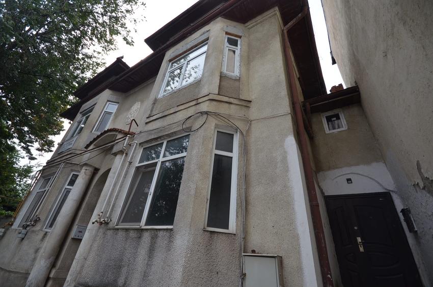 Apartament cu 6 camere decomandat în Calea Călărașilor