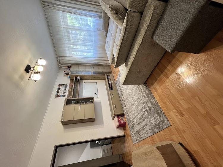Apartament cu 3 camere semidecomandat în Central