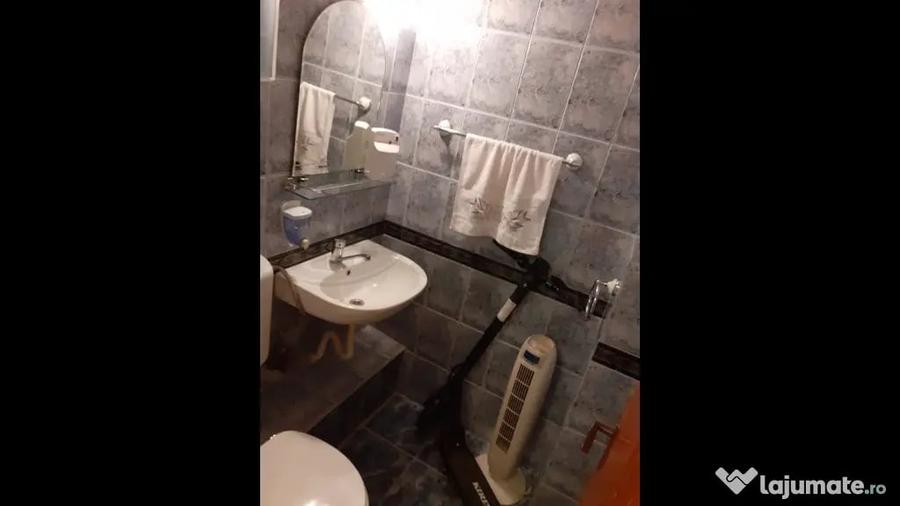 Apartament cu 3 camere decomandat în Nerva Traian