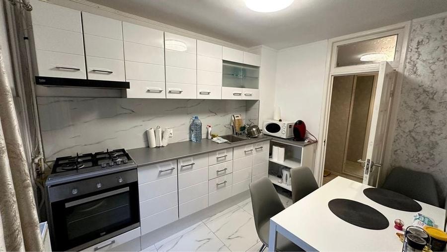Apartament cu 3 camere semidecomandat în Malu Roșu