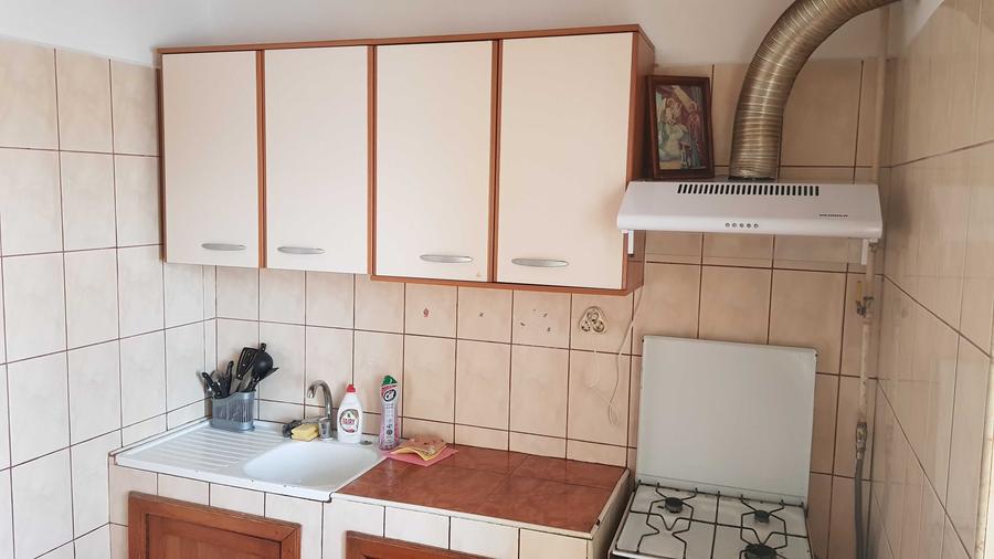 Apartament cu 3 camere decomandat în Sud