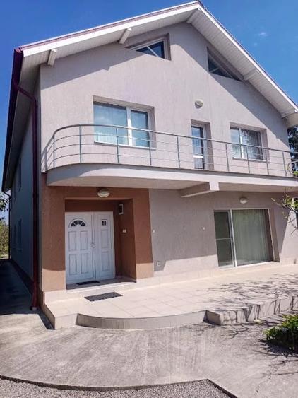 Casă cu 3 camere cu Teren 1000 Mp în Central