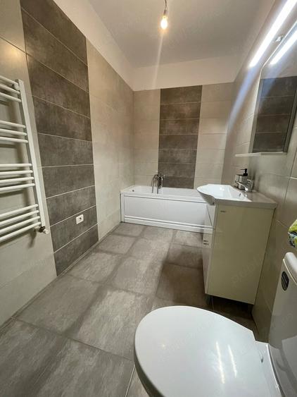 Apartament cu 3 camere semidecomandat în Dobroești