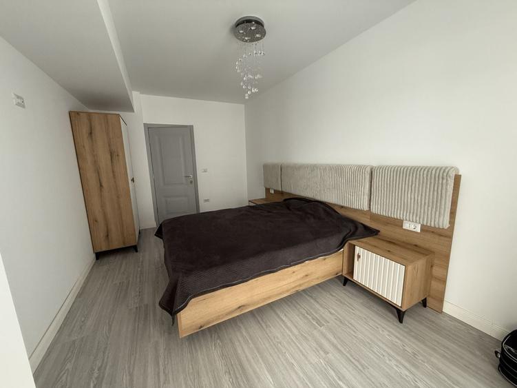Apartament cu 2 camere semidecomandat, mobilat în Central