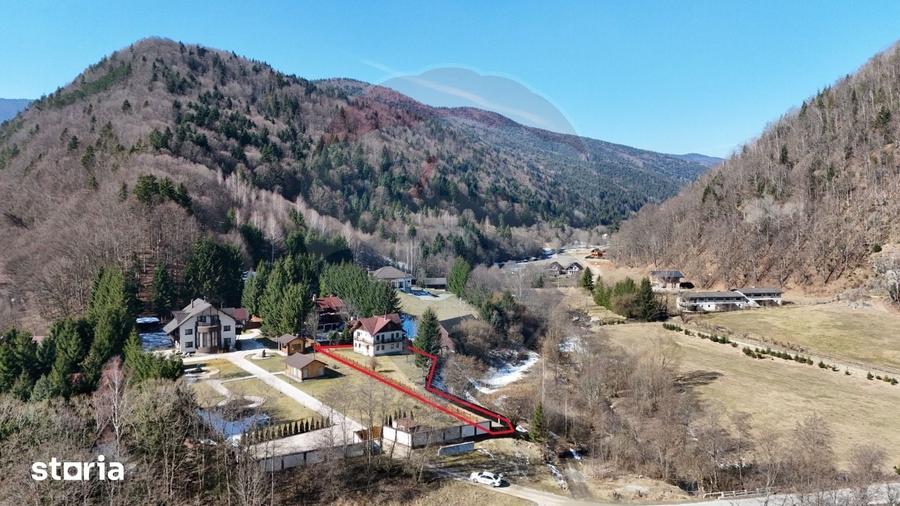 Casă cu 7 camere cu Teren 986 Mp în Plaiul Foii