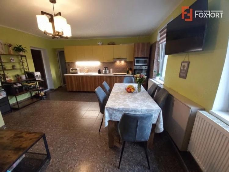 Casă cu Teren 3000 Mp în Plopi