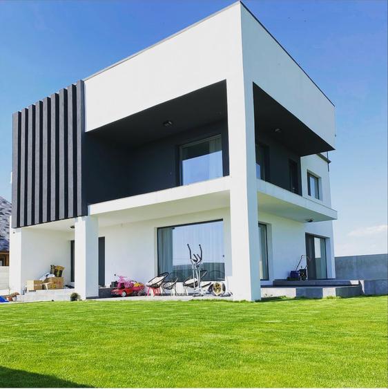 Casă cu 4 camere în Dumbrăveni