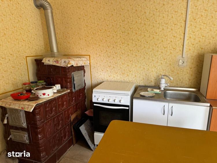 Casă cu 6 camere cu Teren 2271 Mp în Livezile