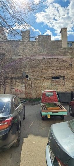 Casă individuală cu 5 camere cu Teren 276 Mp în Central