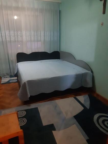 Apartament cu 3 camere decomandat în Cantemir