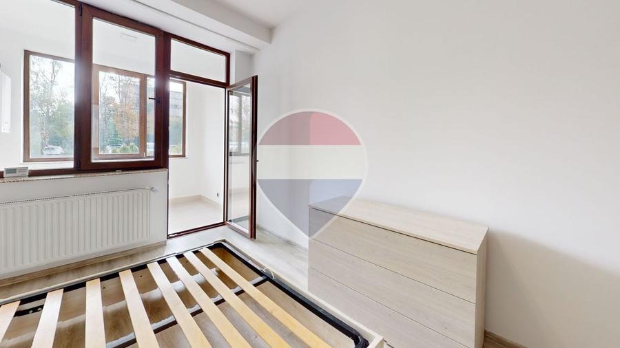 Apartament cu 2 camere decomandat în Tractorul