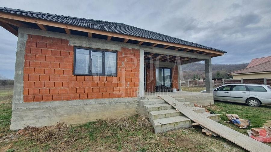 Casă individuală cu 4 camere cu Canalizare în Fughiu