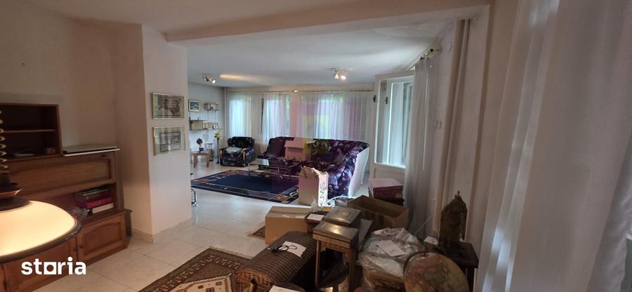 Casă cu 6 camere cu Teren 5116 Mp în Cornu