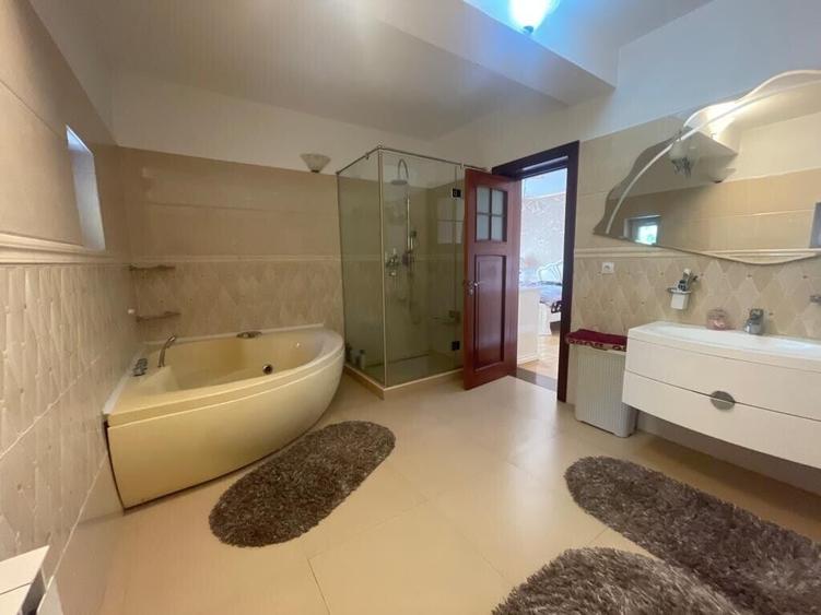 Casă individuală cu 10 camere cu Canalizare în Pipera