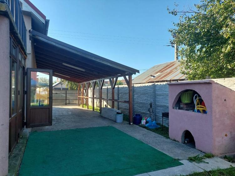 Casă individuală cu 6 camere cu Canalizare în Săucești