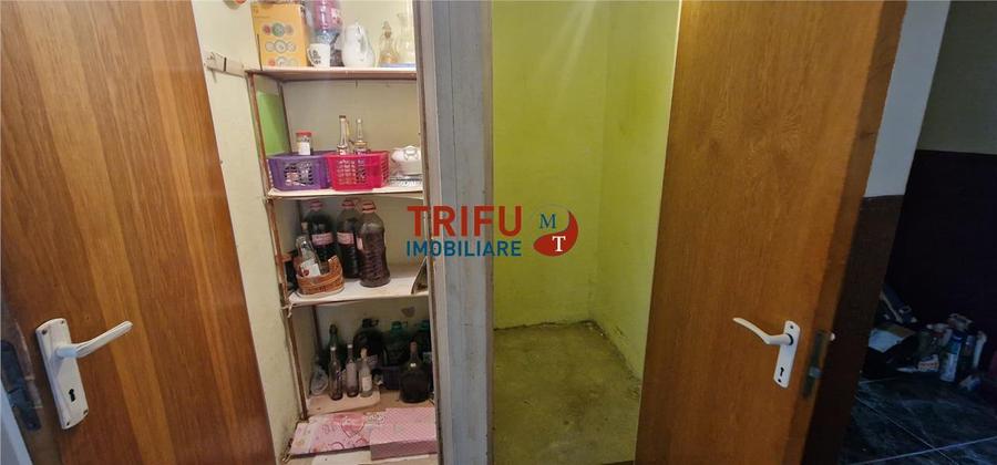 Apartament cu 4 camere decomandat în Cetate