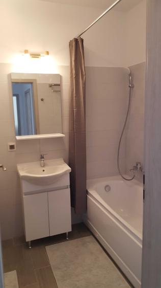 Apartament cu 2 camere decomandat în Roșu