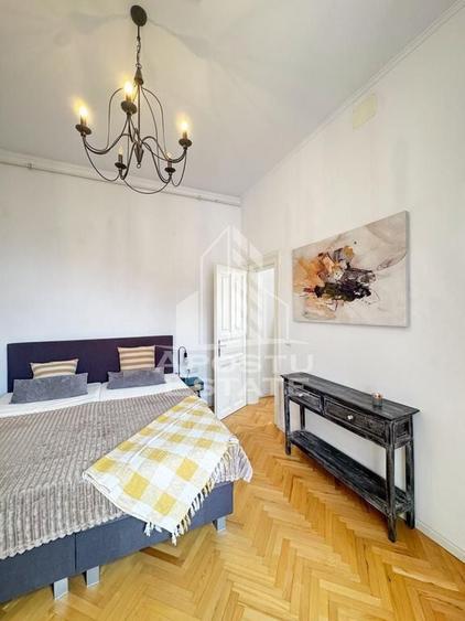 Apartament cu 4 camere decomandat, mobilat în Elisabetin