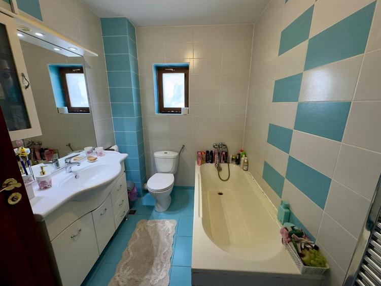Casă individuală cu 4 camere cu Canalizare în Dragomirești-Vale