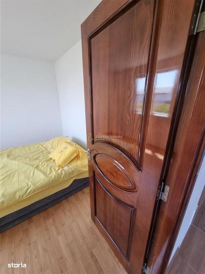 Casă cu 4 camere decomandat în Nanov