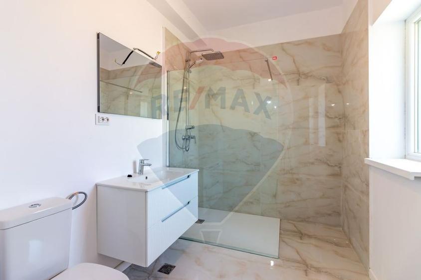 Casă individuală cu 4 camere cu Teren 450 Mp în Săbăreni