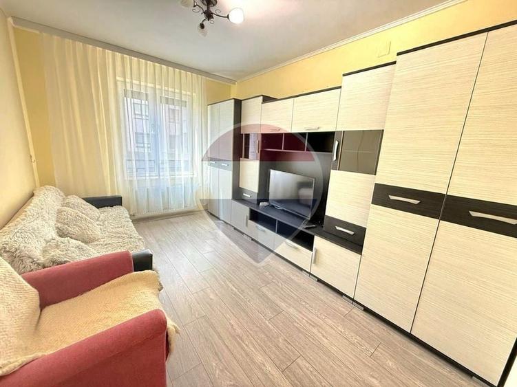 Apartament cu 2 camere decomandat, mobilat în Central