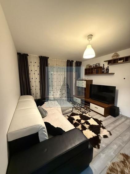 Apartament cu 2 camere semidecomandat în Centrul Civic