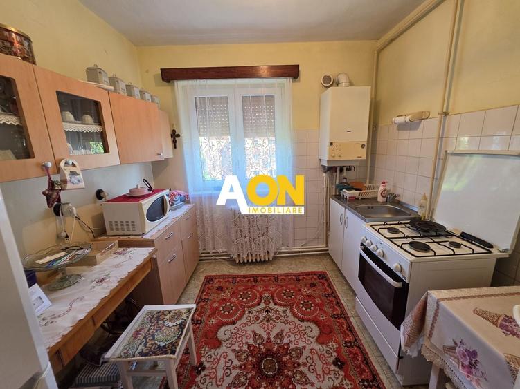 Apartament cu 2 camere semidecomandat, mobilat în Cetate