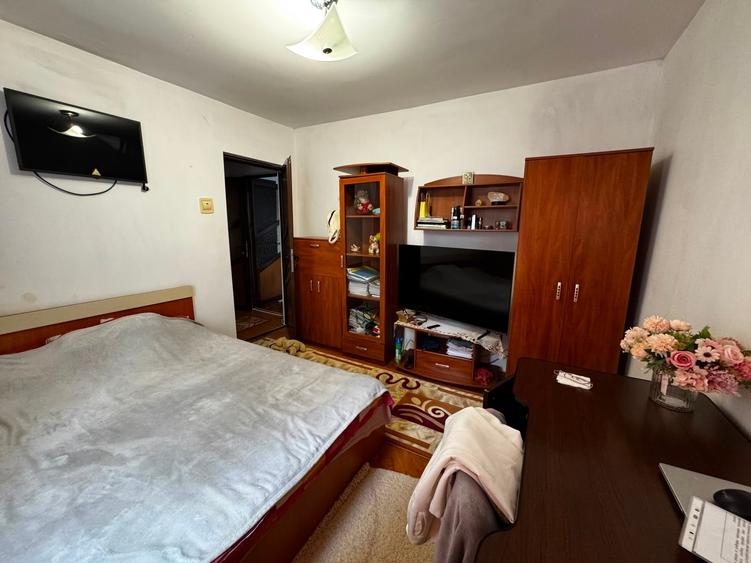 Apartament cu 2 camere decomandat în Podu Roș