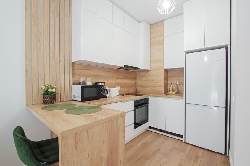 Apartament cu 2 camere semidecomandat, mobilat în Baza 3