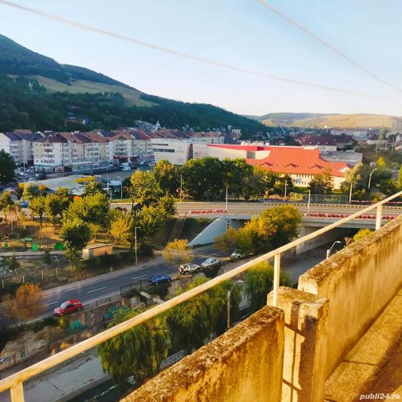 Apartament cu 5 camere decomandat în Central