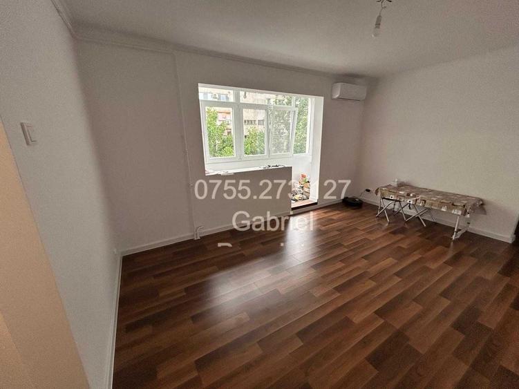 Apartament cu 3 camere semidecomandat în Apusului