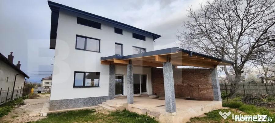 Casă cu 15 camere cu Teren 1000 Mp în Dumbrava