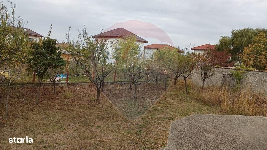 Casă cu 4 camere cu Teren 570 Mp în Săftica