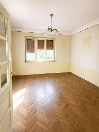 Casă individuală cu 3 camere cu Canalizare în Central