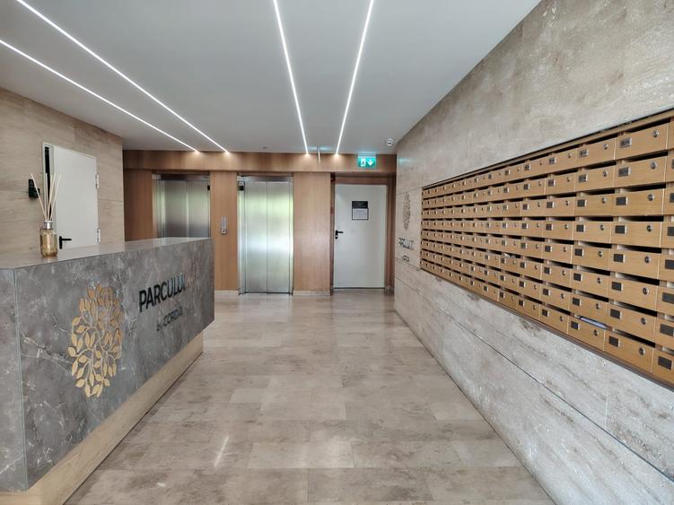 Apartament cu 5 camere decomandat, mobilat în P-ta Presei Libere
