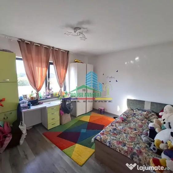 Casă cu 4 camere cu Teren 790 Mp în Central