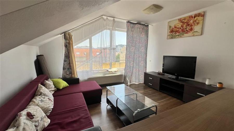 Apartament cu 3 camere semidecomandat, mobilat în Bună Ziua