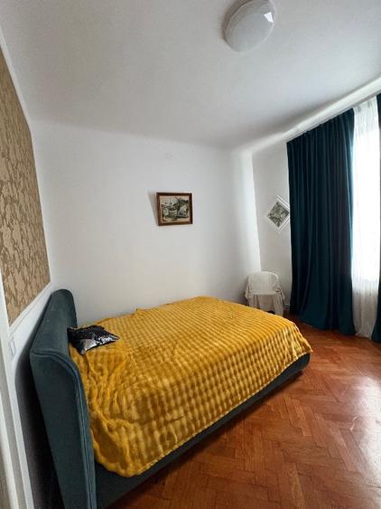 Apartament cu 4 camere decomandat în Universitate
