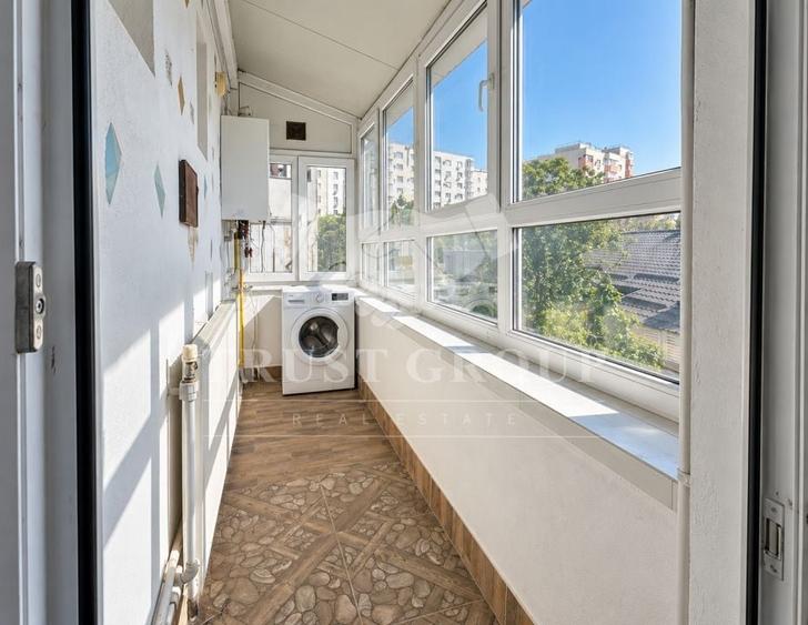 Apartament cu 5 camere semidecomandat în Vatra Luminoasă